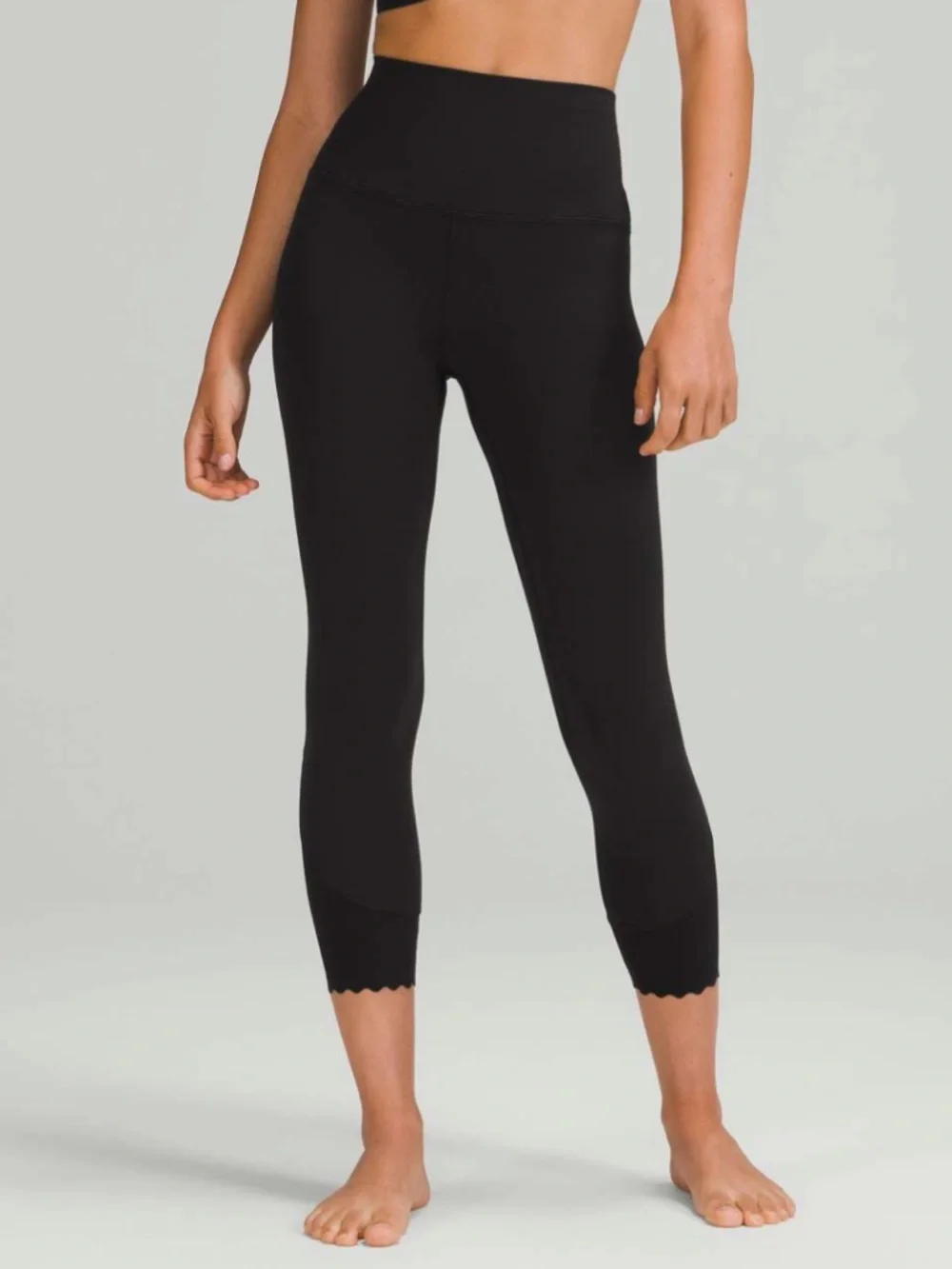 Lululemon Align Scalloped Hem High-Rise Crop 23", Size 2
Black - Picture 1 of 10